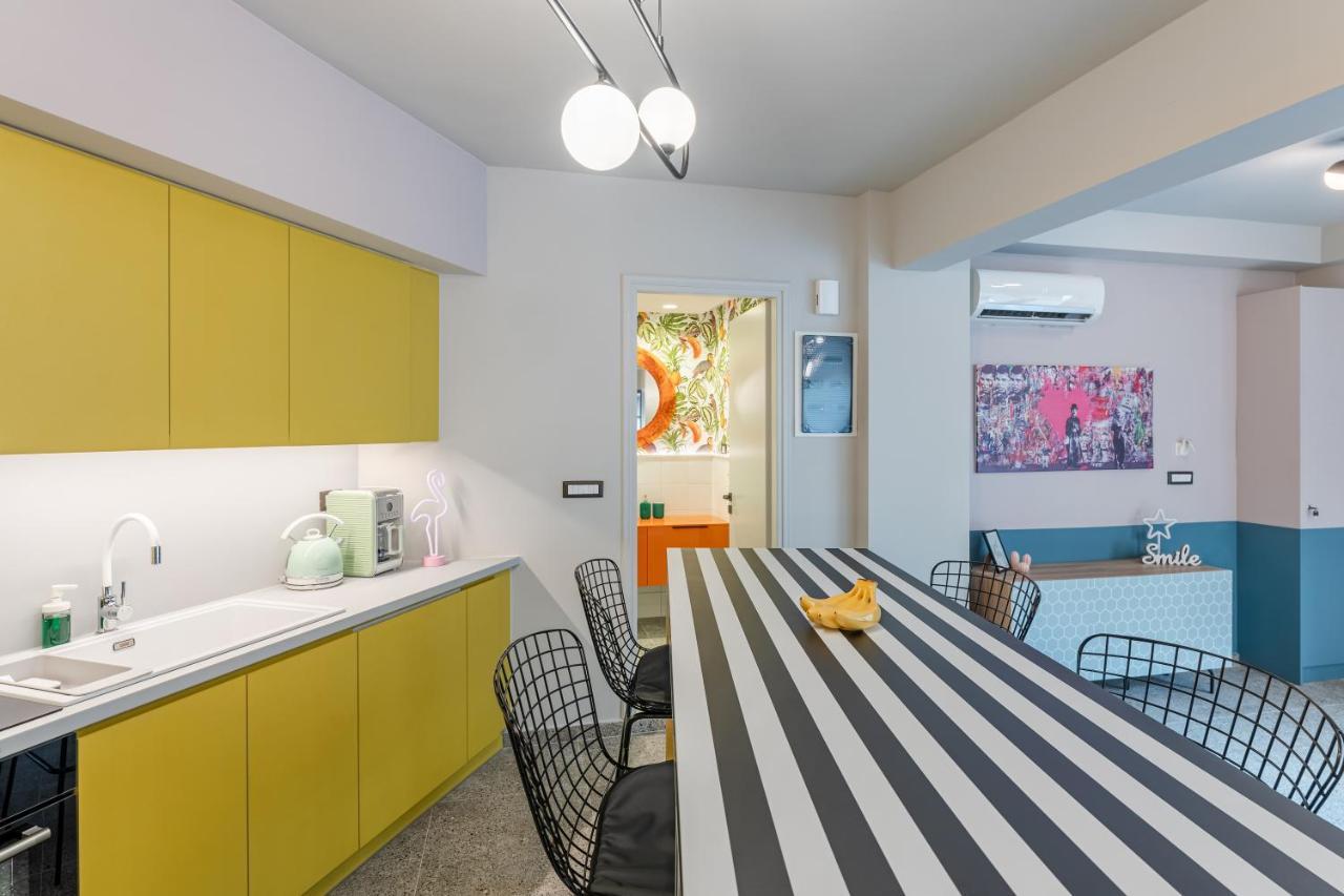 Pop Art Homm In Groovy Koukaki Apartment Athena Bagian luar foto
