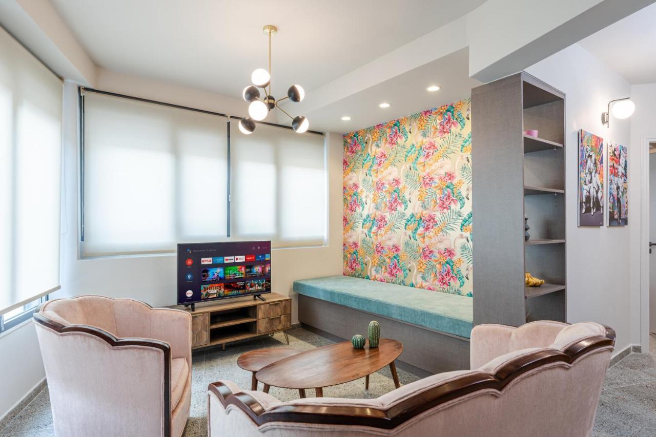 Pop Art Homm In Groovy Koukaki Apartment Athena Bagian luar foto