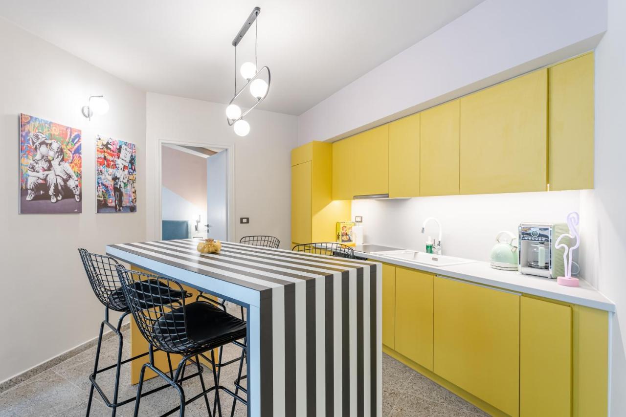 Pop Art Homm In Groovy Koukaki Apartment Athena Bagian luar foto