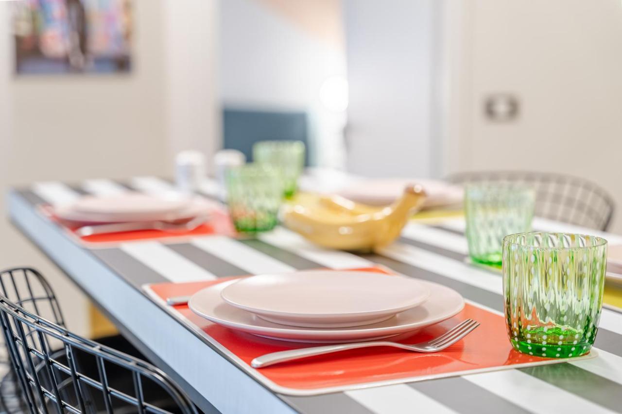 Pop Art Homm In Groovy Koukaki Apartment Athena Bagian luar foto