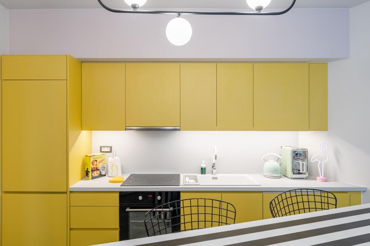 Pop Art Homm In Groovy Koukaki Apartment Athena Bagian luar foto