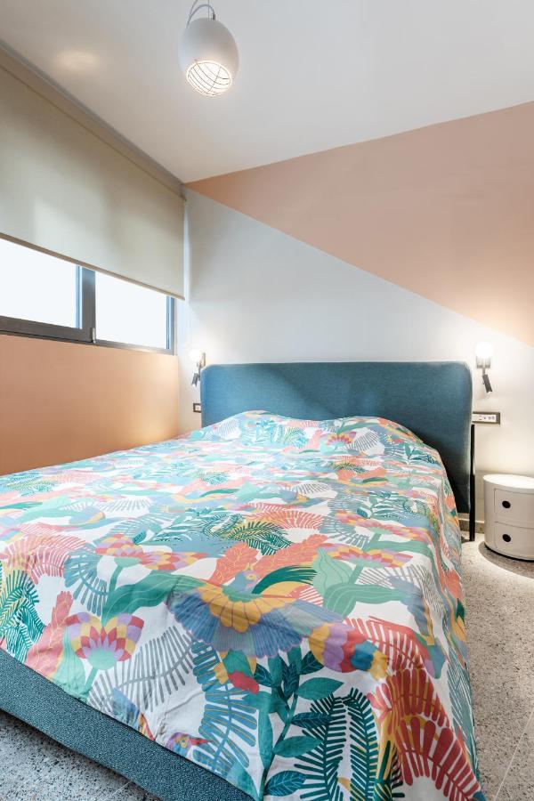 Pop Art Homm In Groovy Koukaki Apartment Athena Bagian luar foto