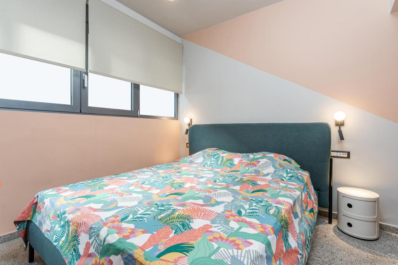 Pop Art Homm In Groovy Koukaki Apartment Athena Bagian luar foto