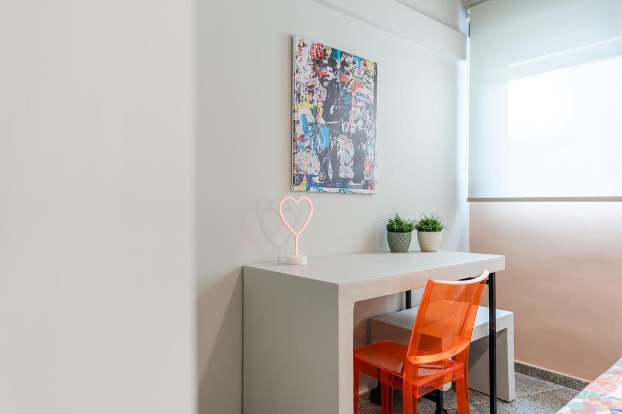 Pop Art Homm In Groovy Koukaki Apartment Athena Bagian luar foto